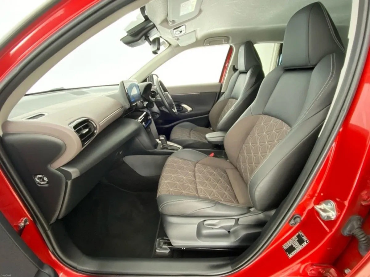 Toyota Yaris Cross Sol Hybrid - Image 6