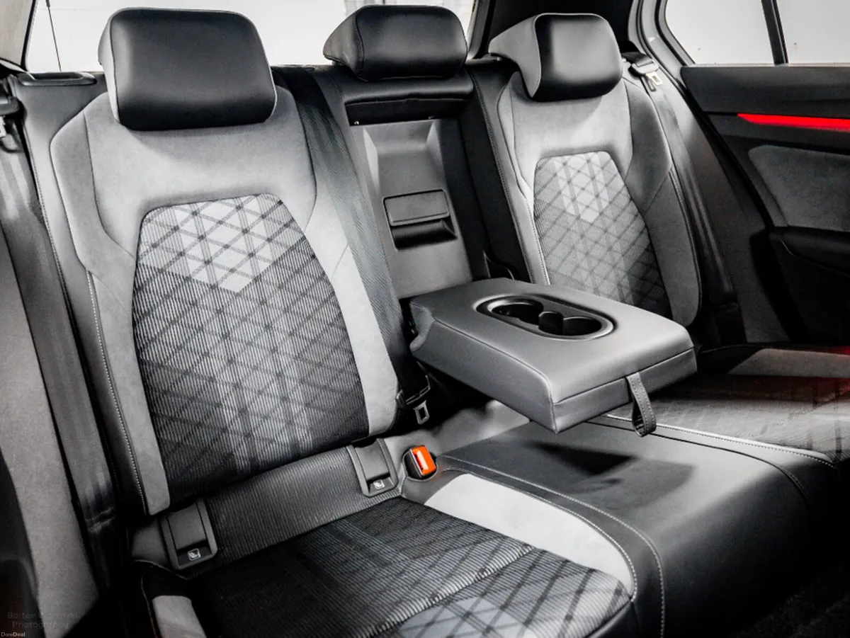 Volkswagen Golf R-Line 2.0 Diesel 150HP - Image 4