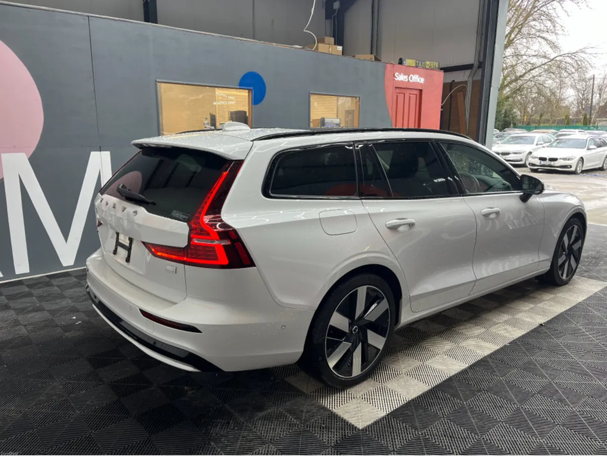 Volvo V60 €51950 2024 VOLVO V60 RECHARGE ULTIMATE - Image 2