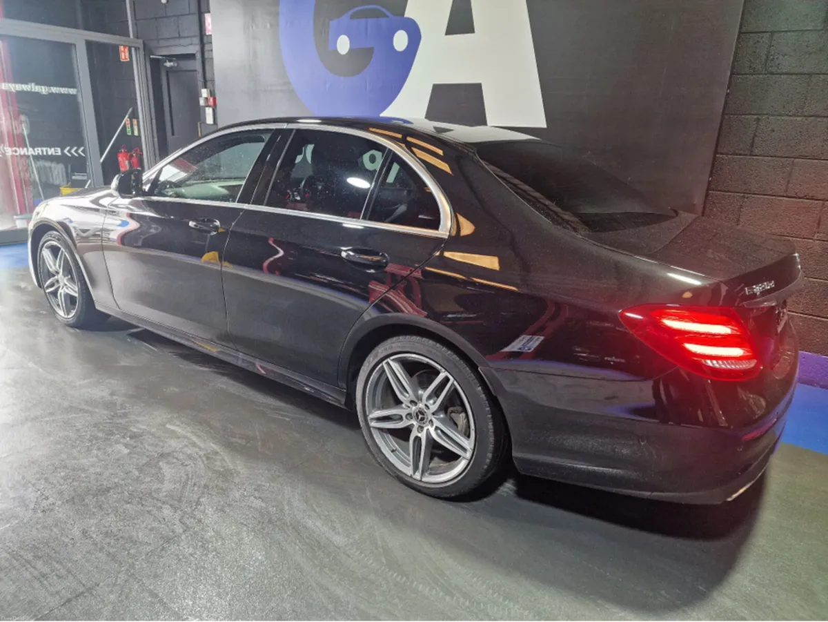 Mercedes-Benz E-Class E220D AMG LINE AUTO **REVERS - Image 4