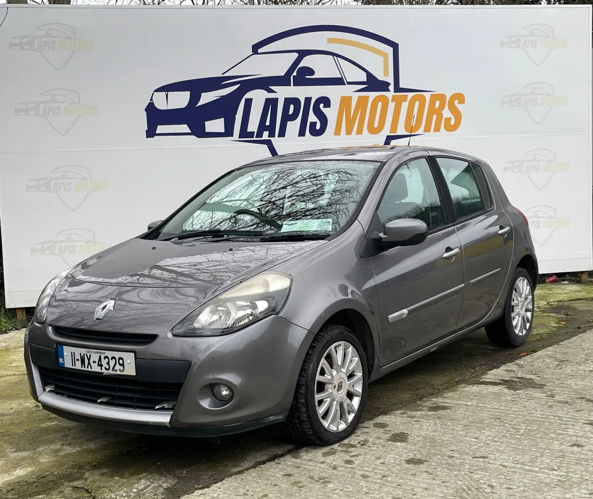 Renault Clio 2011  1.1 petrol manual - Image 1