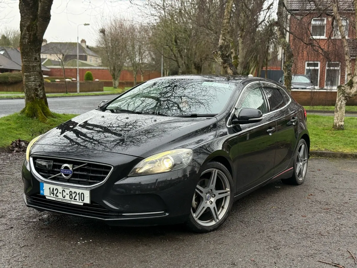 Volvo V40 T4 AUTO LOW KMS HIGH SPEC - Image 1