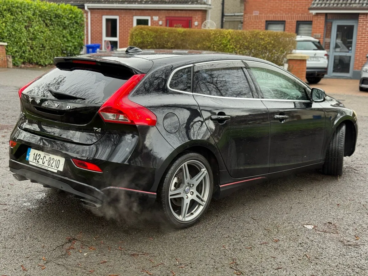 Volvo V40 T4 AUTO LOW KMS HIGH SPEC - Image 3