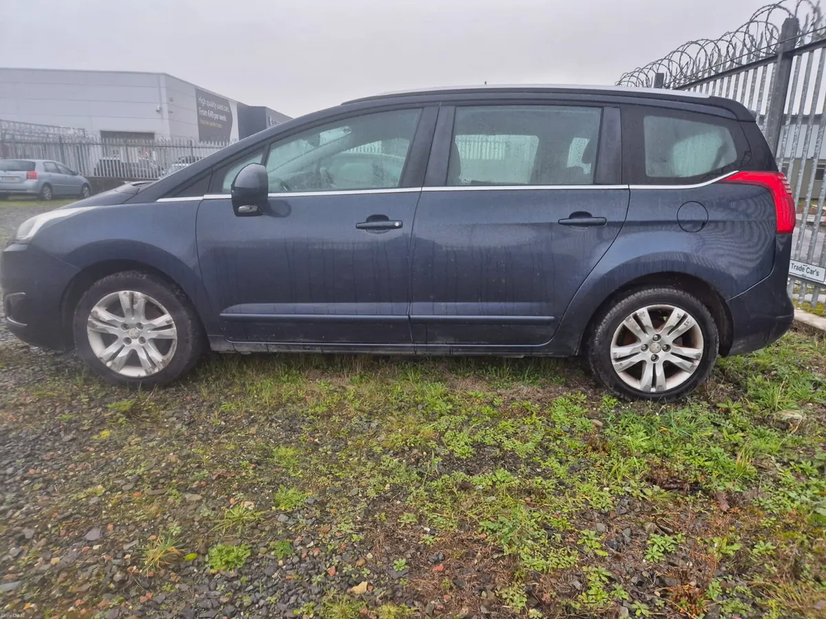 Stunning Peugeot 5008 2015 AUTOMATIC - Image 4