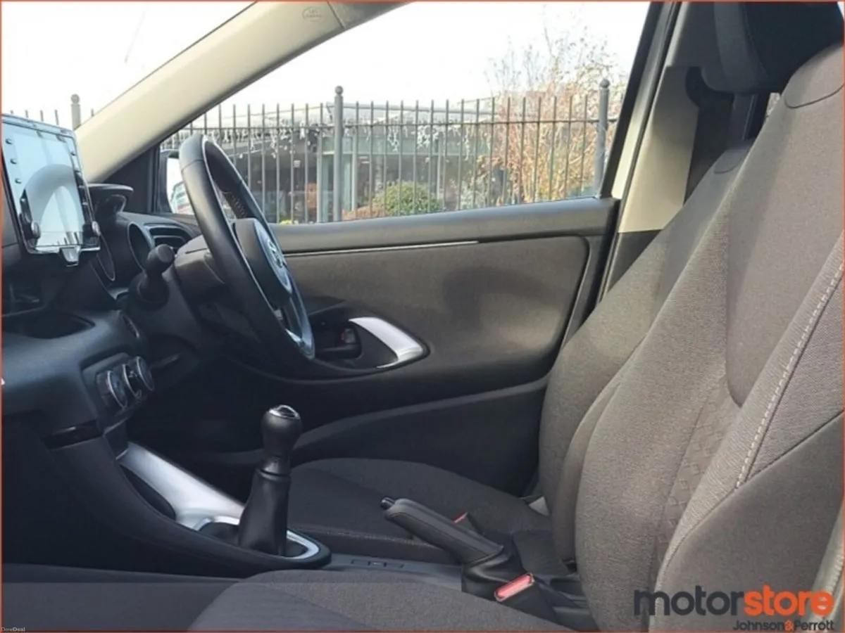 Toyota Yaris 1.0 5Dr Luna - Image 3