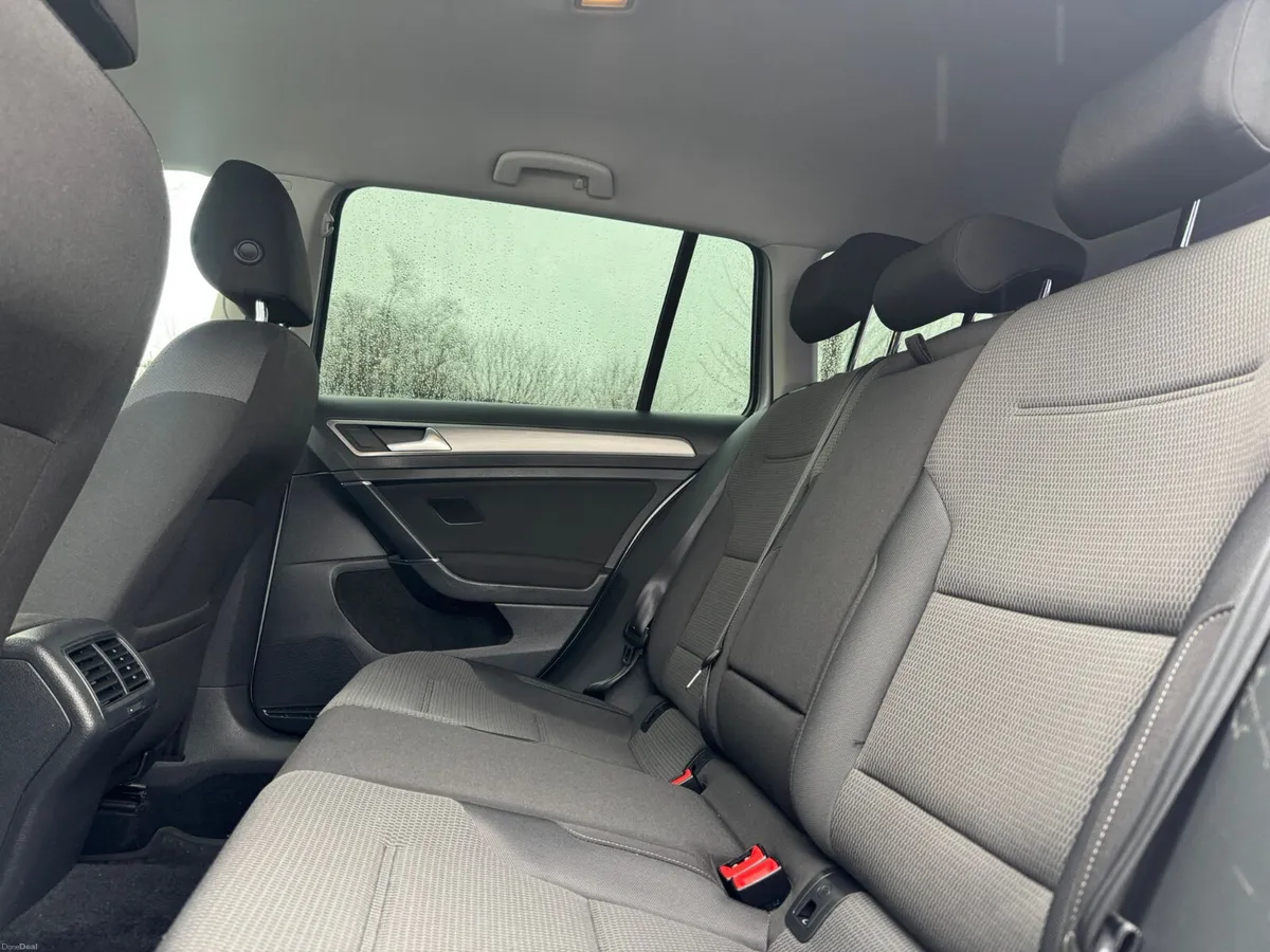 16 VW GOLF 1.6 TDI COMFORTLINE ESTATE low kms - Image 4