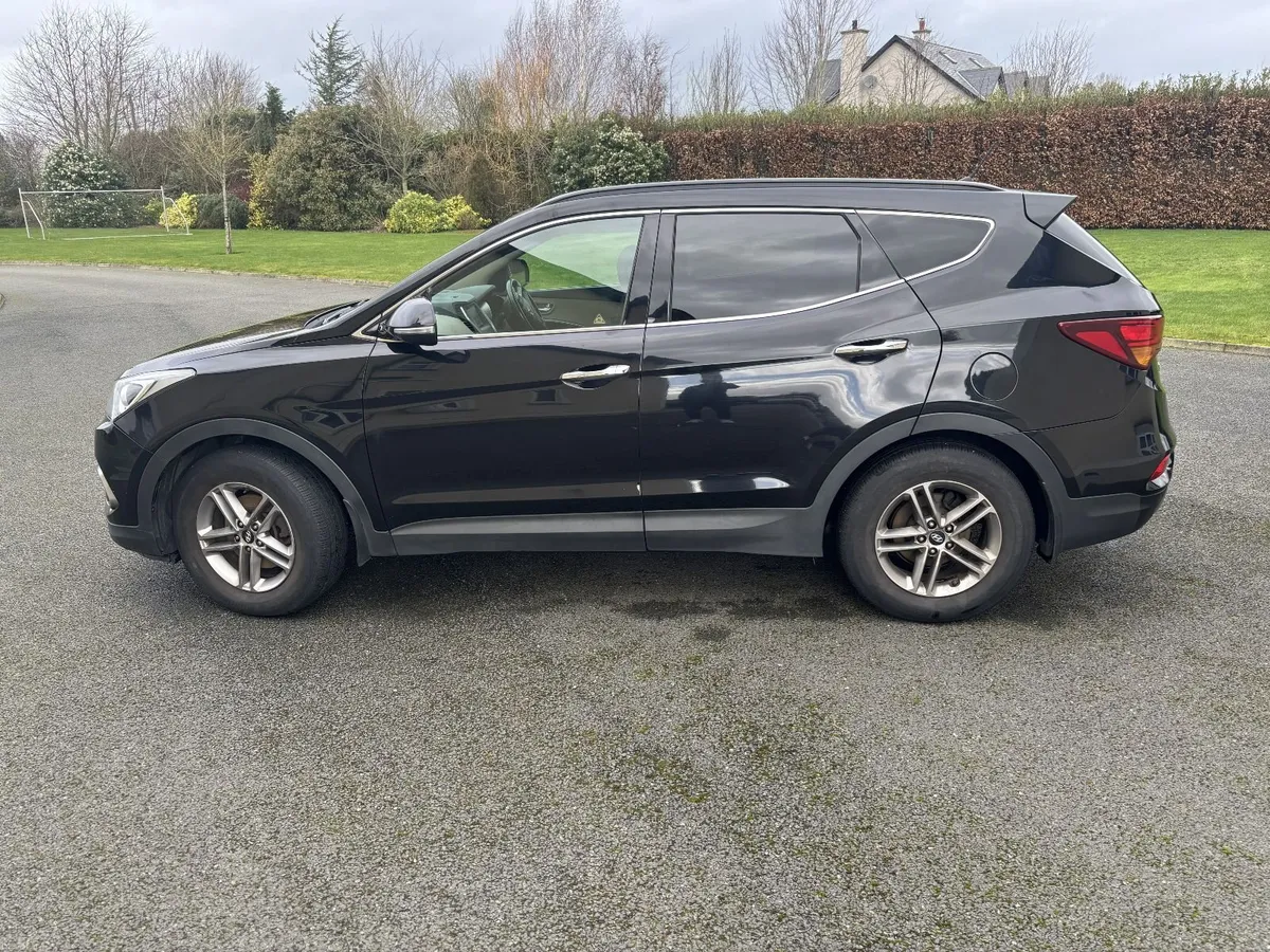 Hyundai Santa Fe 2.2Diesel Executive 7-Seater 4x4 - Image 1