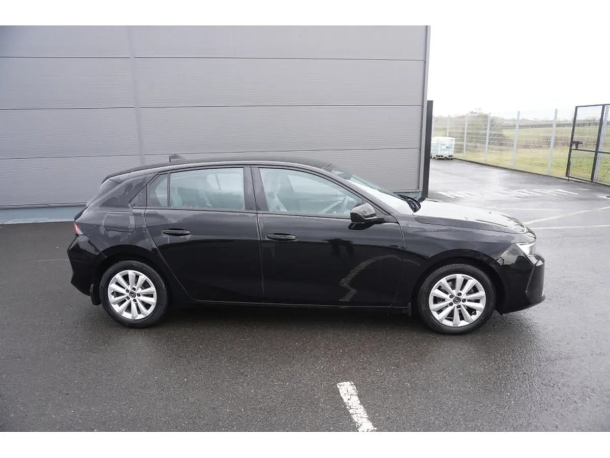 Opel Astra 5 DR HATCH SC 1.2I 110PS PETROL - Image 2