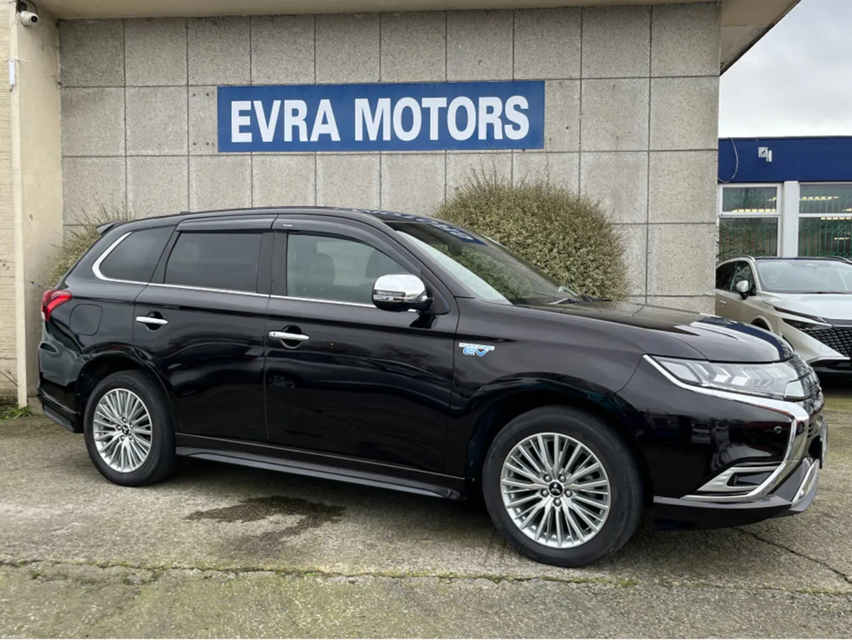 Mitsubishi Outlander G PREMIUM HYBRID PLUG IN 2.4 - Image 4