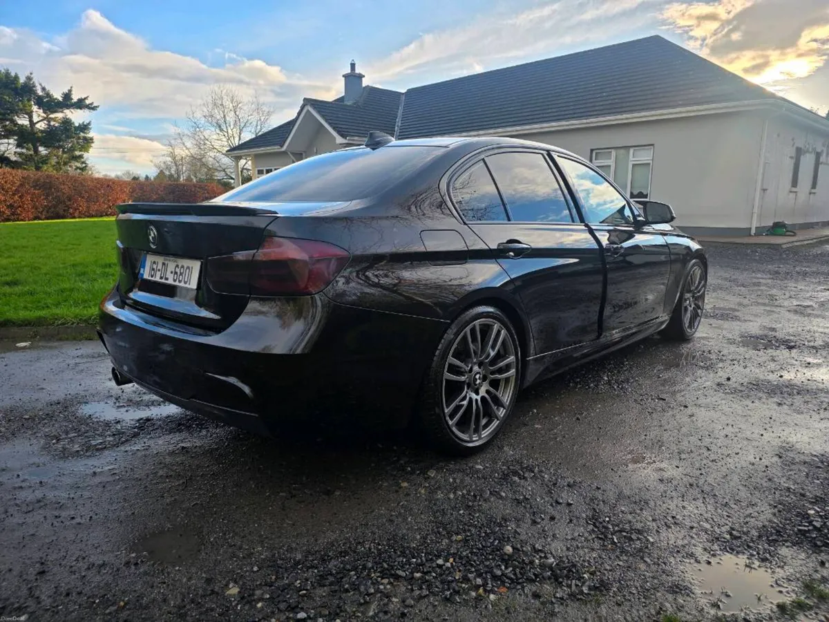 BMW 330E 2016 - Image 2