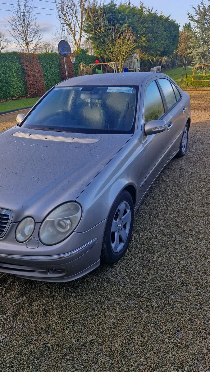 Mercedes-Benz E-Class 2003 - Image 2