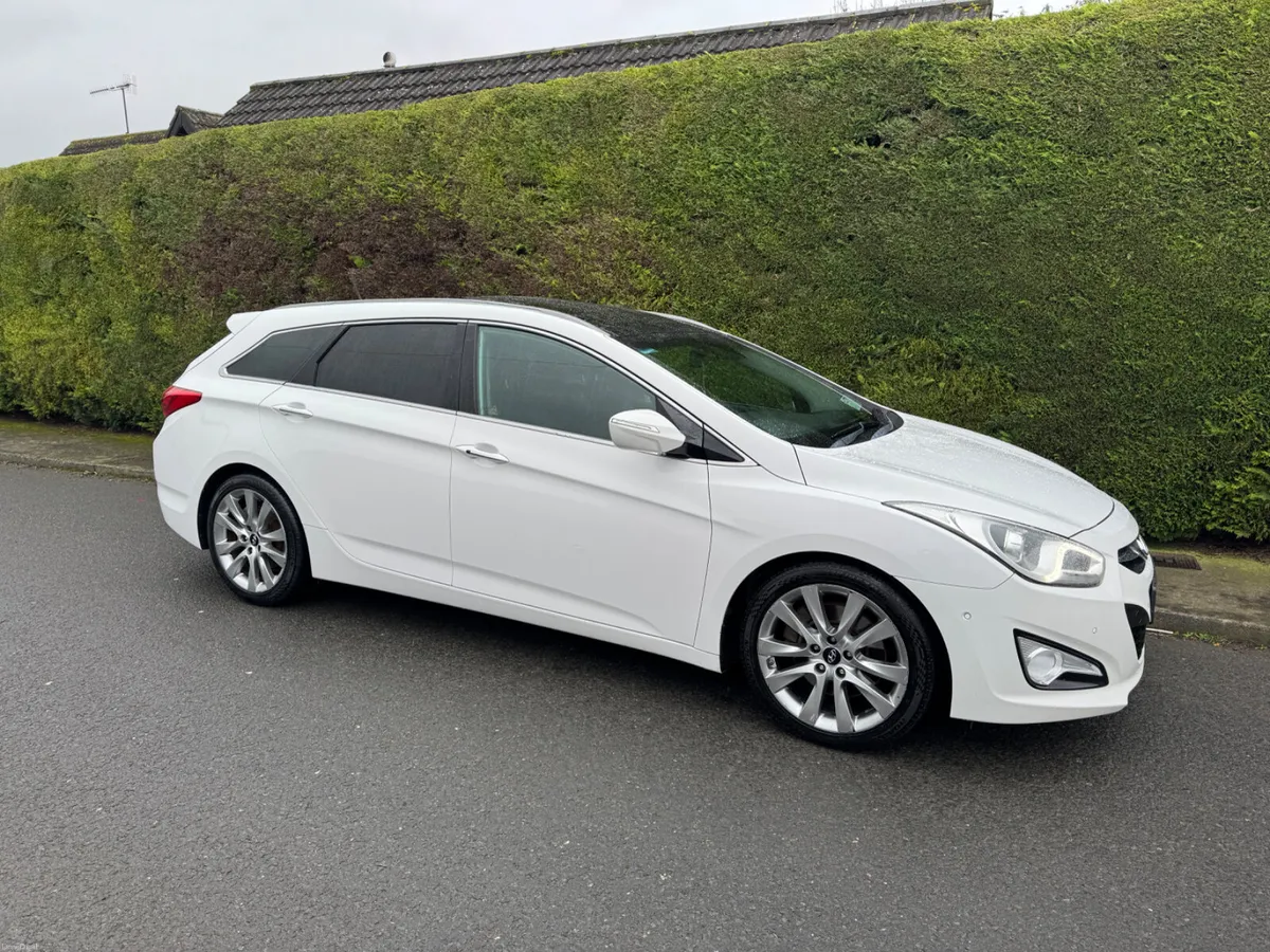Hyundai i40 Premium high spec low mileage - Image 2