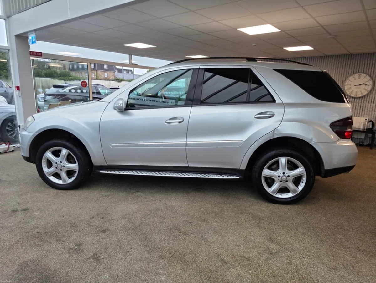 Mercedes-Benz M-Class CDI 5DR A 4DR - Image 3