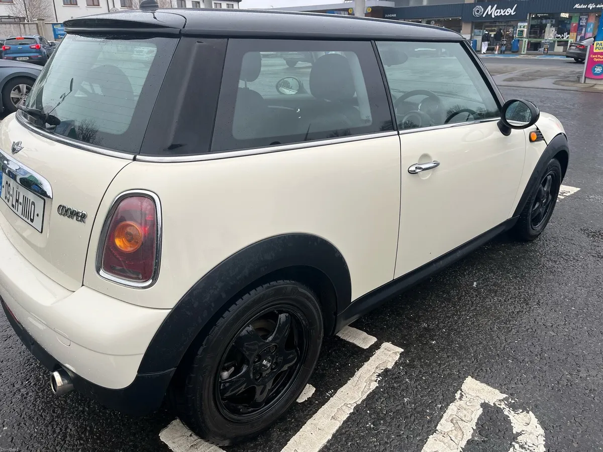Mini Cooper, petrol, 1 owner, only 42k miles! - Image 4