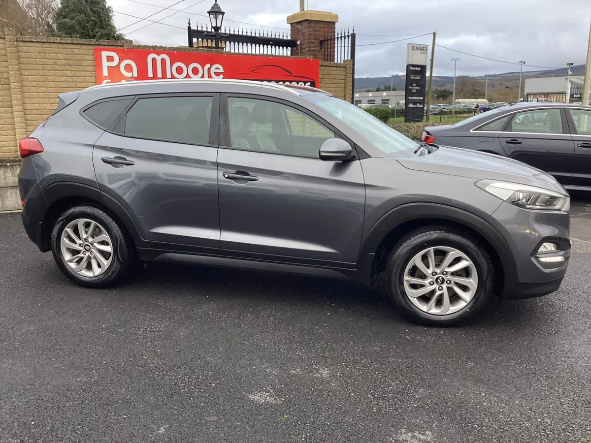 Hyundai Tucson ** CAMERA * SAT NAV - Image 2