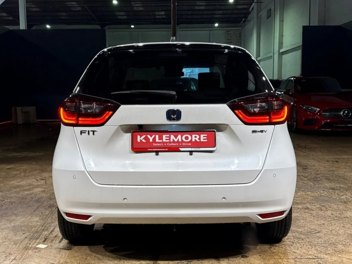 Honda Fit 1.5L AUTOMATIC HYBRID - REVERSE CAMERA - - Image 4