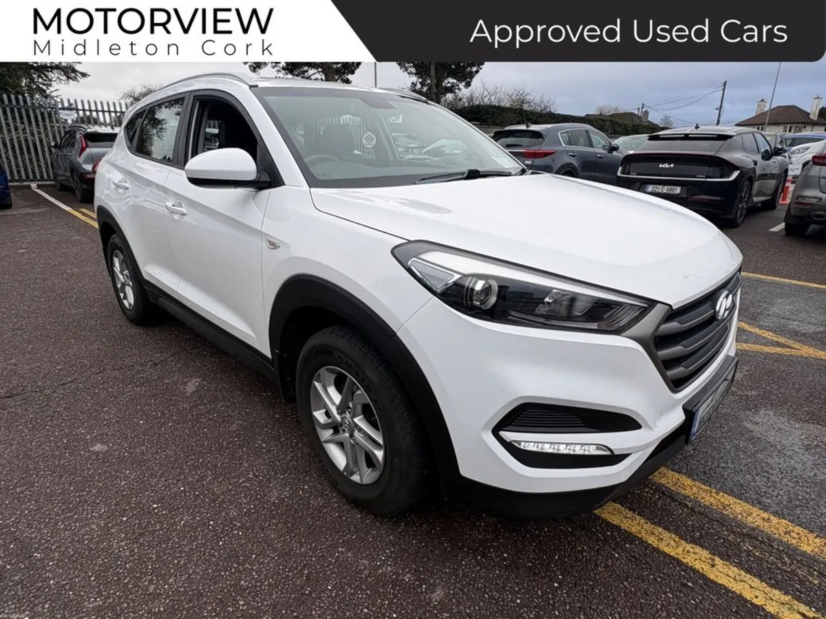 Hyundai Tucson 1.7D Sport 5DR, Multi-Function Stee - Image 3