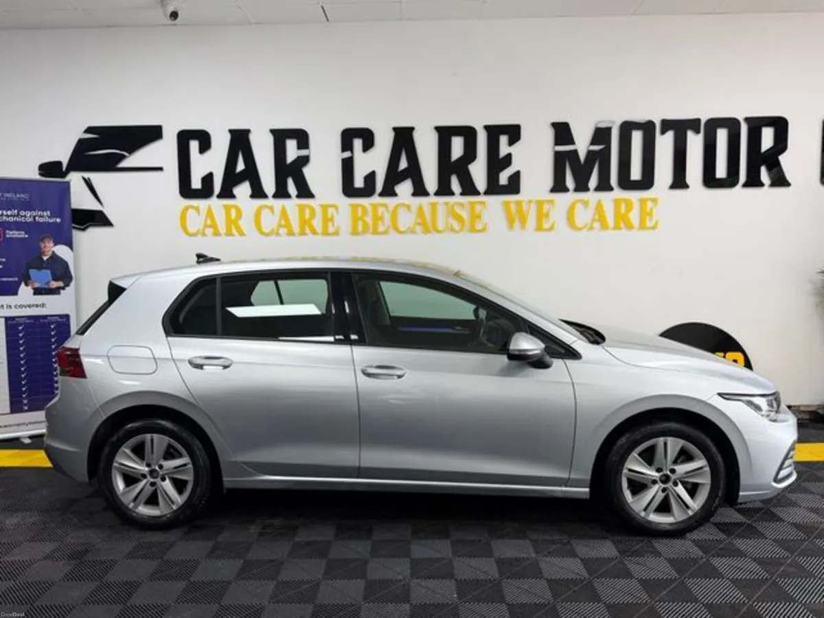 Volkswagen Golf Life 1.0 TSI Mhev 110HP 5 - Image 3