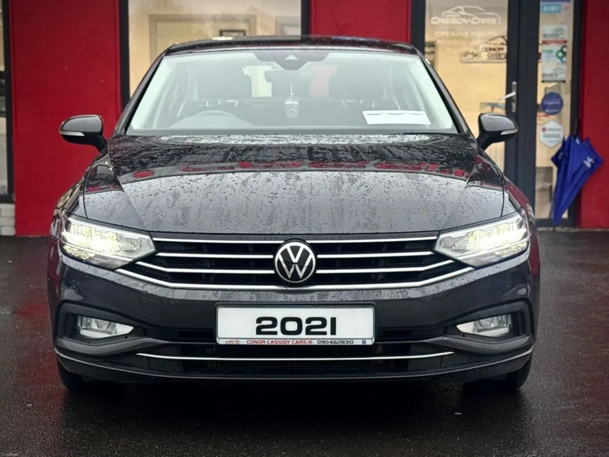 Volkswagen Passat SE NAV TDI // SAME DAY FINANCE / - Image 2