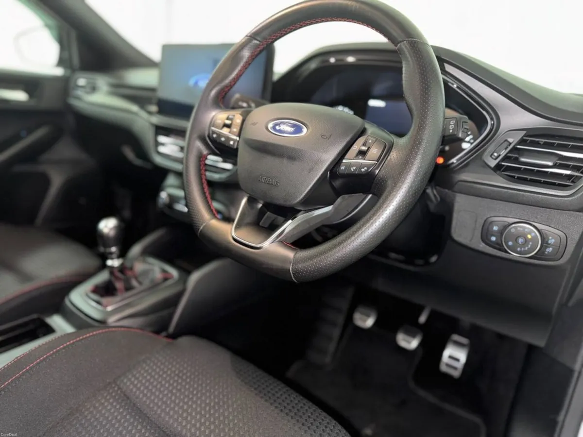 Ford Focus St-line 5D 1.0T 125 Mhev M6 FW - Image 2