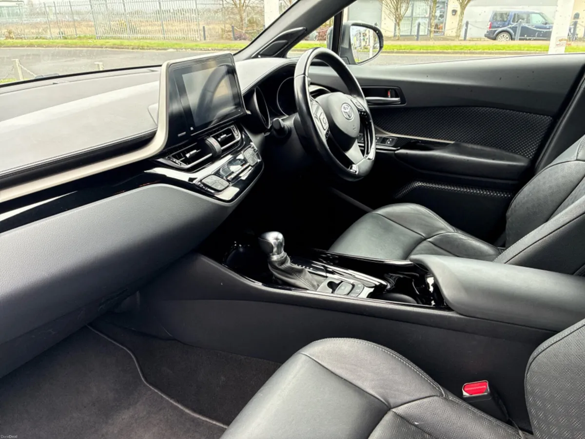 Toyota C-HR 1.8 DYNAMICS  HEV 5DR AUTO - Image 3