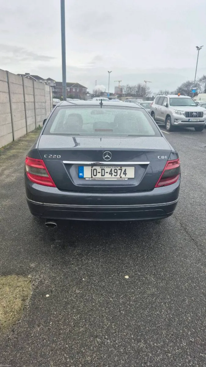 Mercedes-Benz C-Class 2010 - Image 3