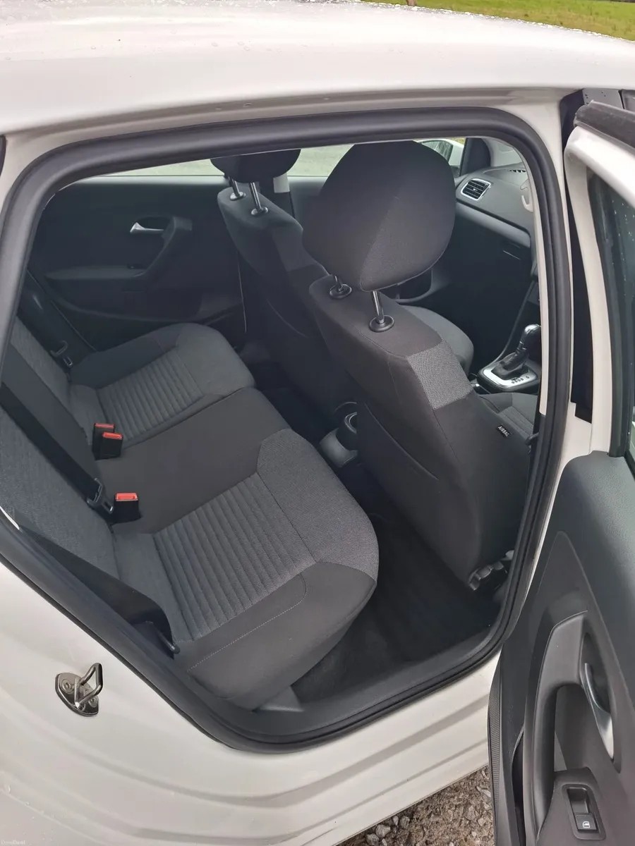 Volkswagen Polo 2014 - Image 2