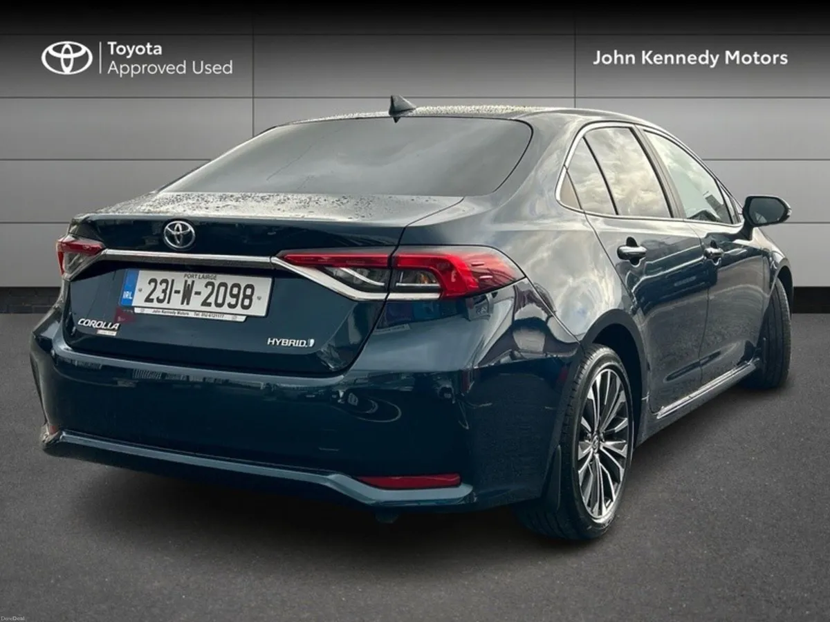 Toyota Corolla LUNA SPORT SALOON 4DR - Image 2