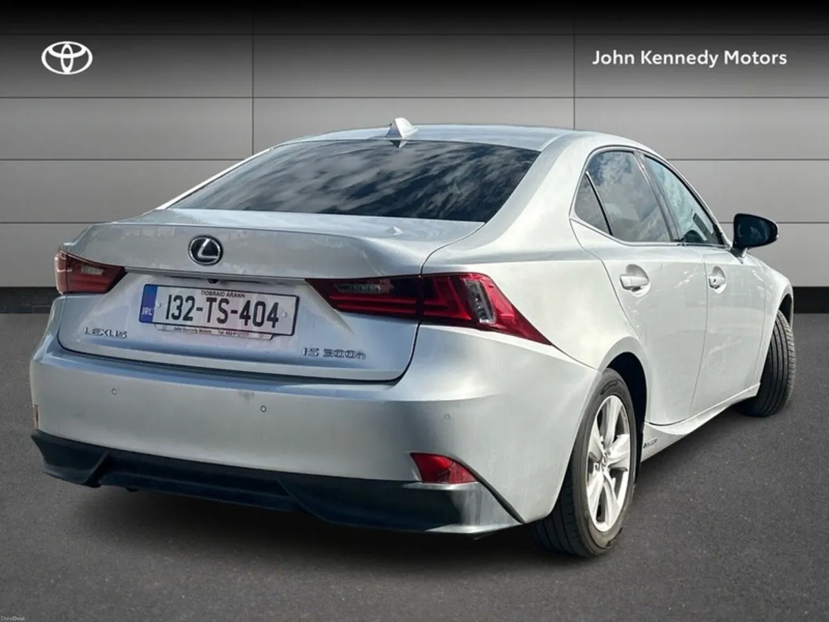 Lexus IS SE 4DR AUTO CVT - Image 2