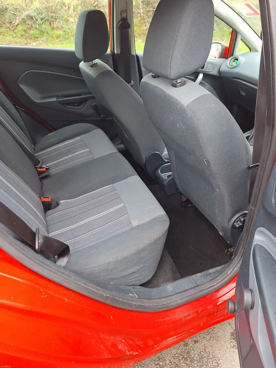 Ford Fiesta 2010 - Image 2