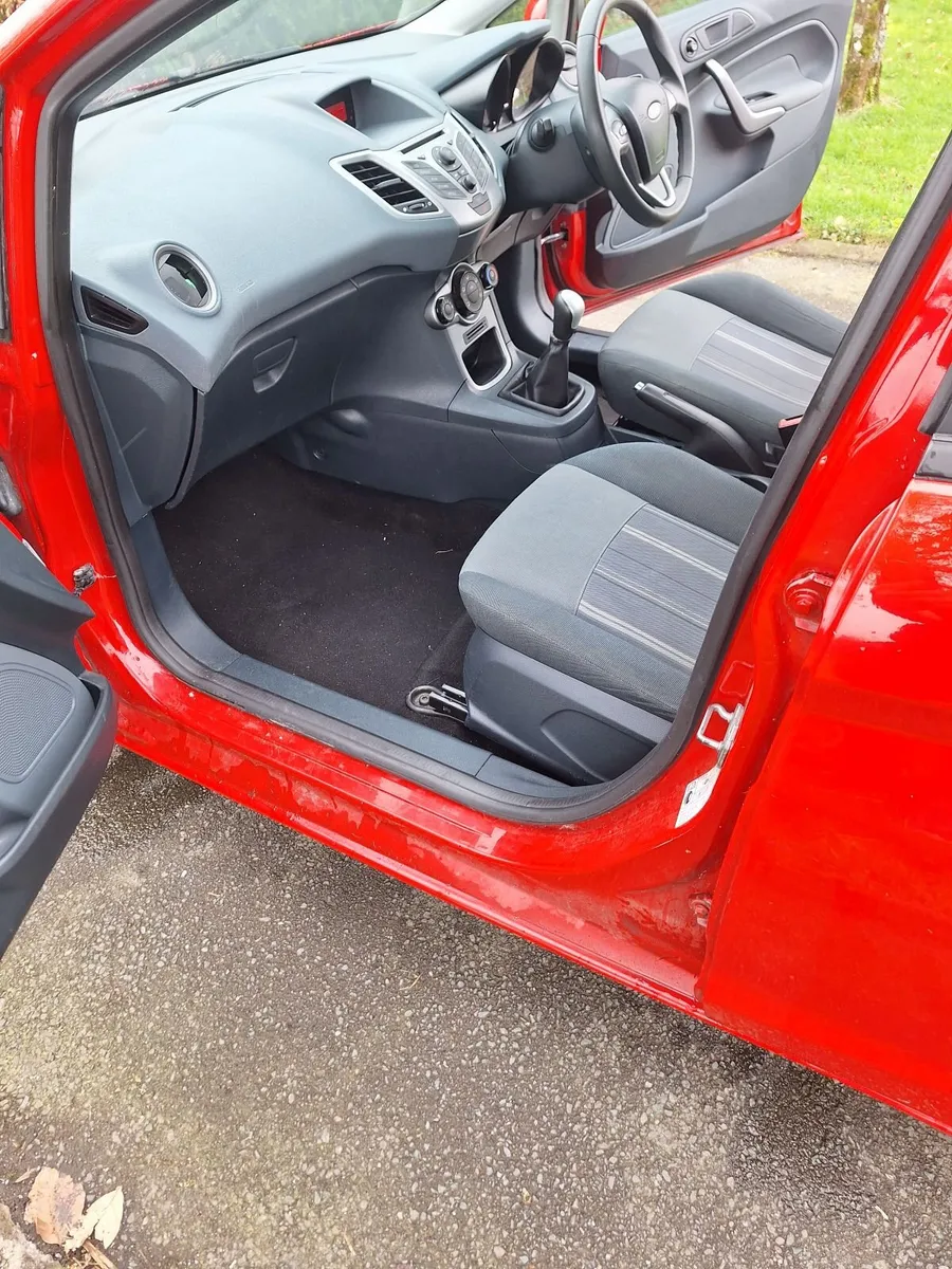 Ford Fiesta 2010 - Image 3
