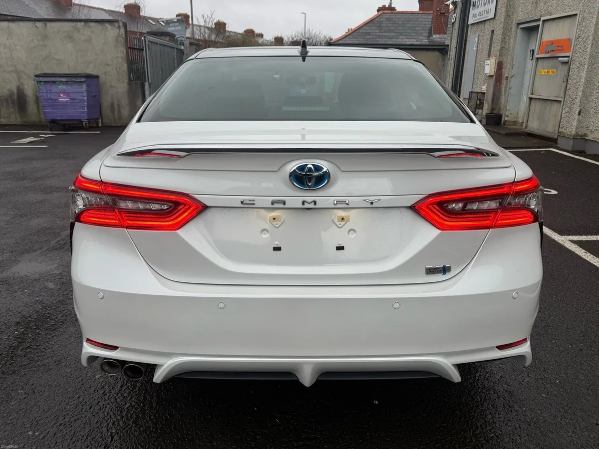 Toyota Camry with Sunroof 07/2023 - Image 4