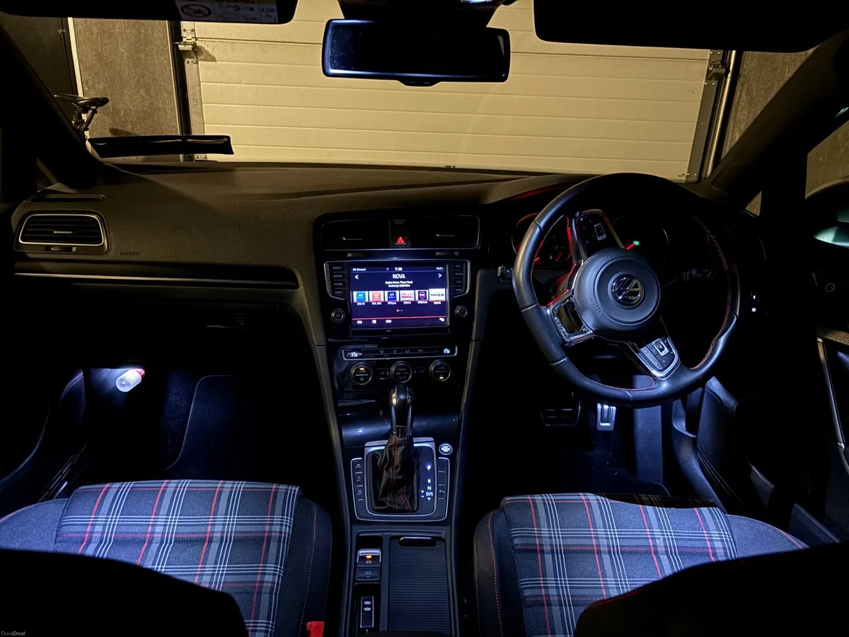 Volkswagen Golf GTI DCC - Image 2