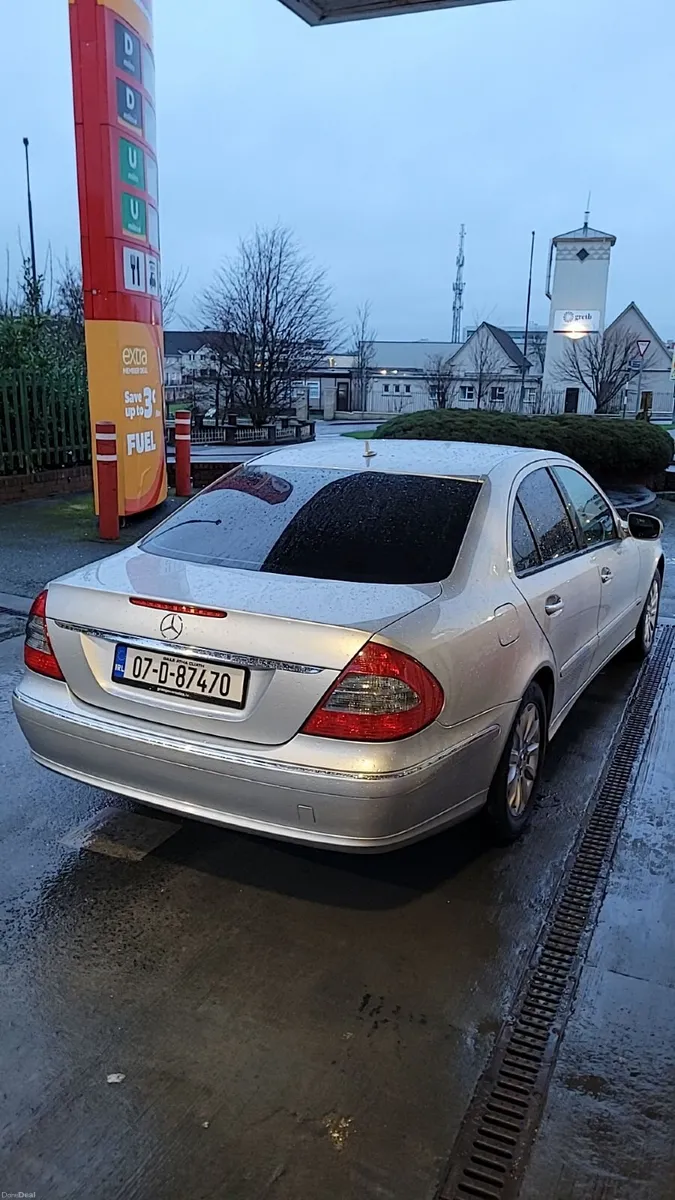 Mercedes-Benz E-Class 2007 - Image 1