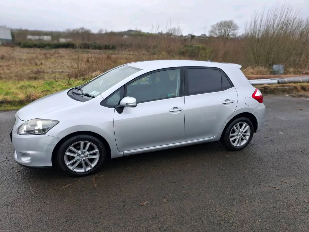 2011 Toyota Auris sport 1.4 D4D Automatic - Image 2