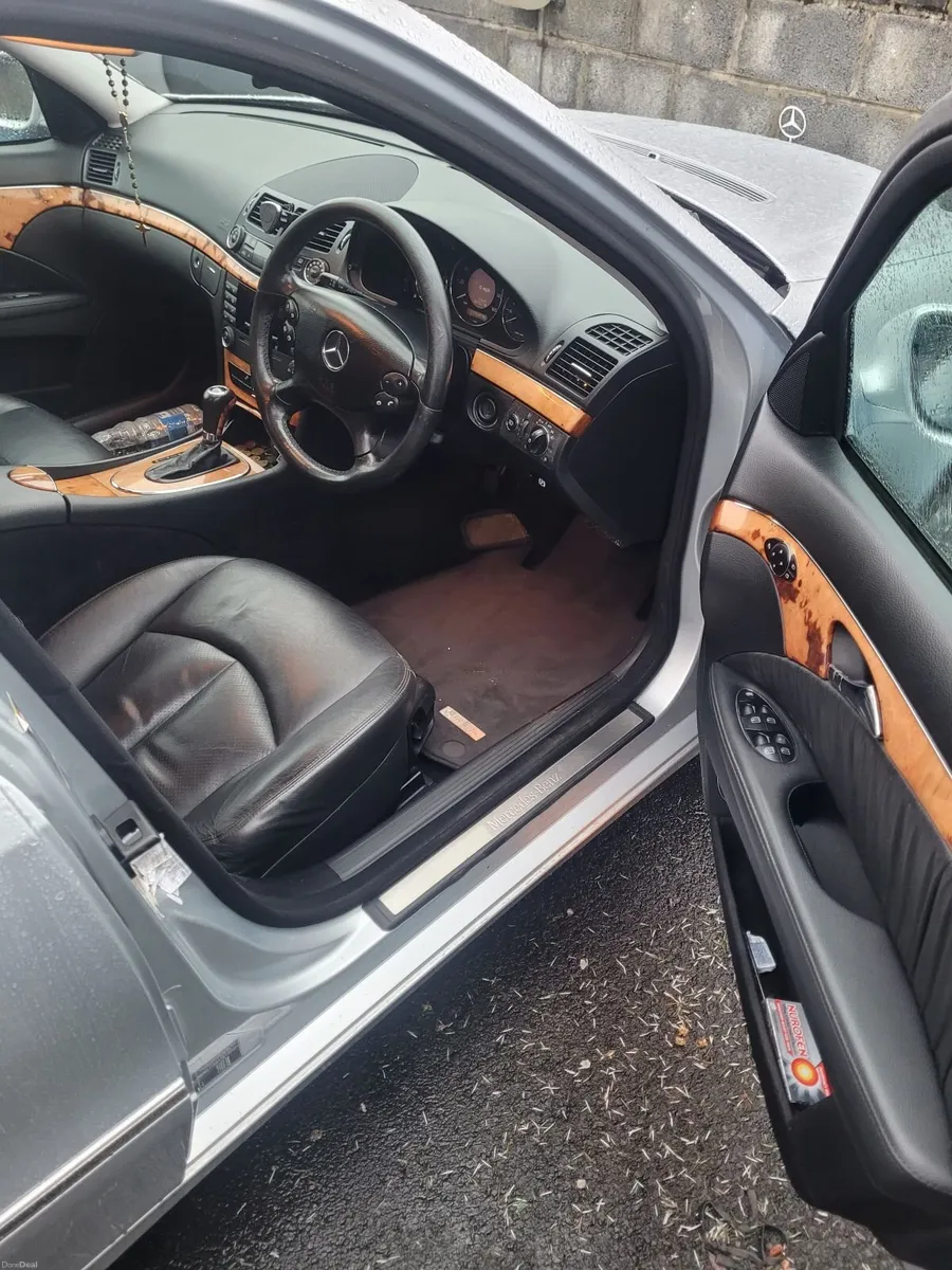 Mercedes-Benz E-Class 2007 - Image 2