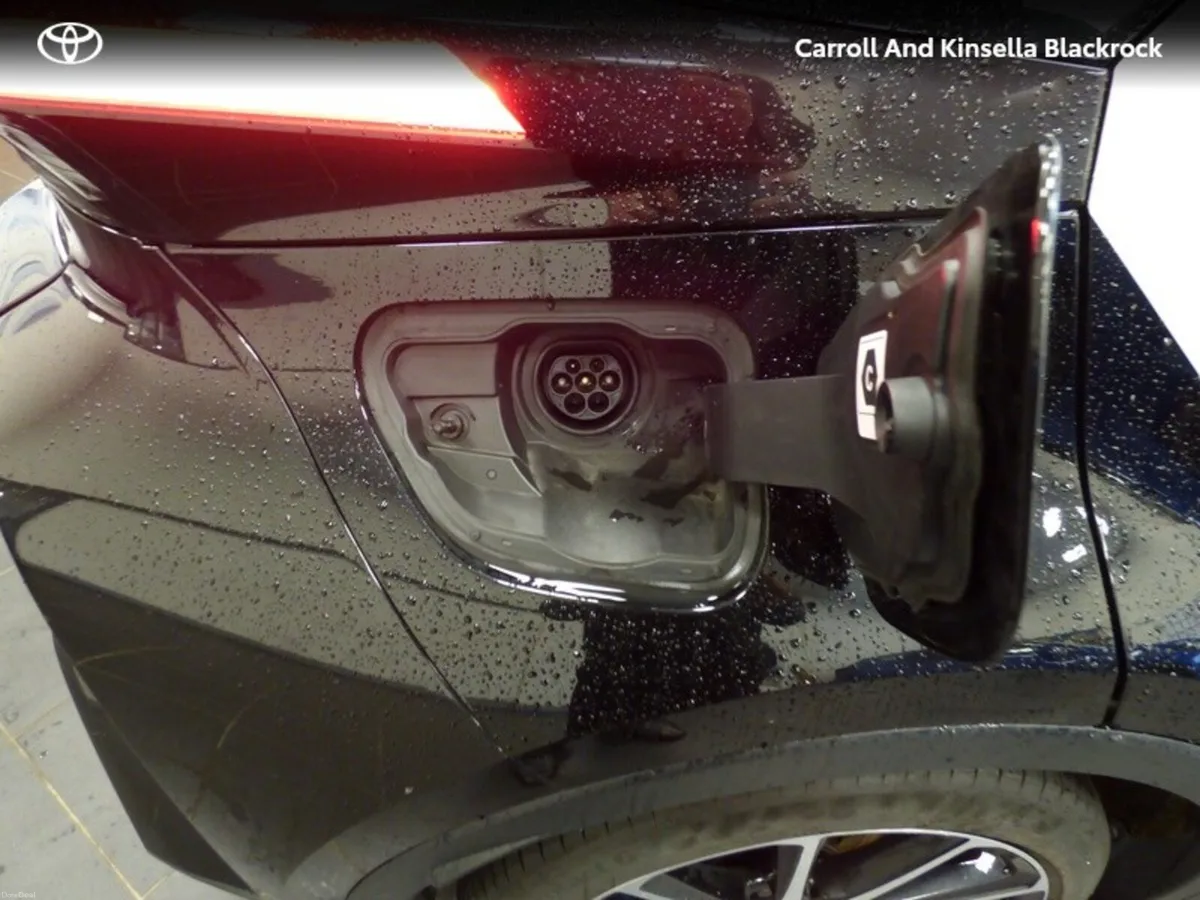Toyota C-HR Phev GRS Premiere - Image 6