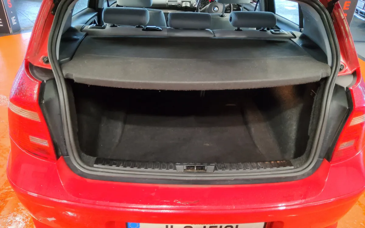 BMW 1-Series 2011 - Image 4