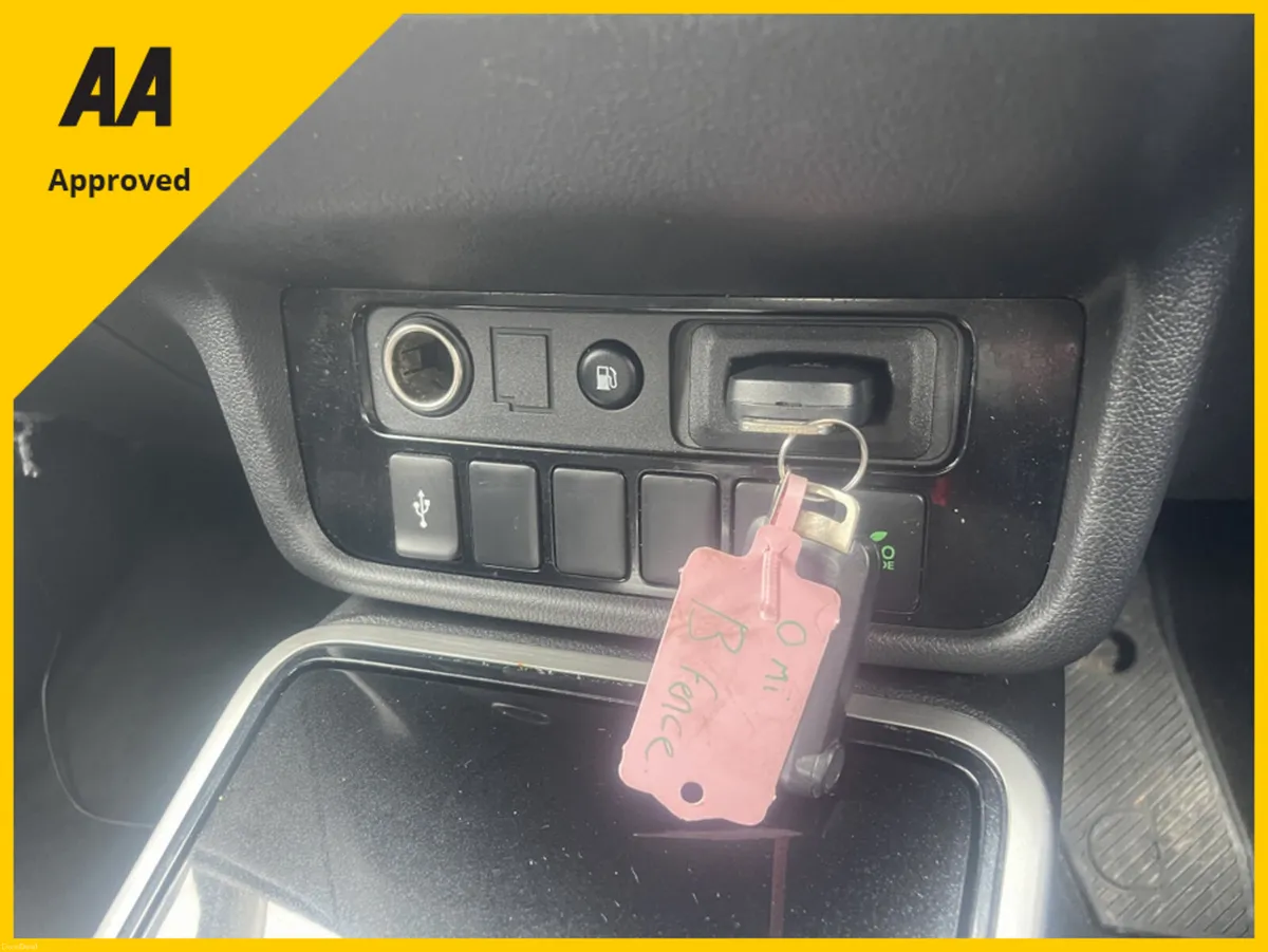 Mitsubishi Outlander VERVE PHEV CVT FREE DELIVERY - Image 3