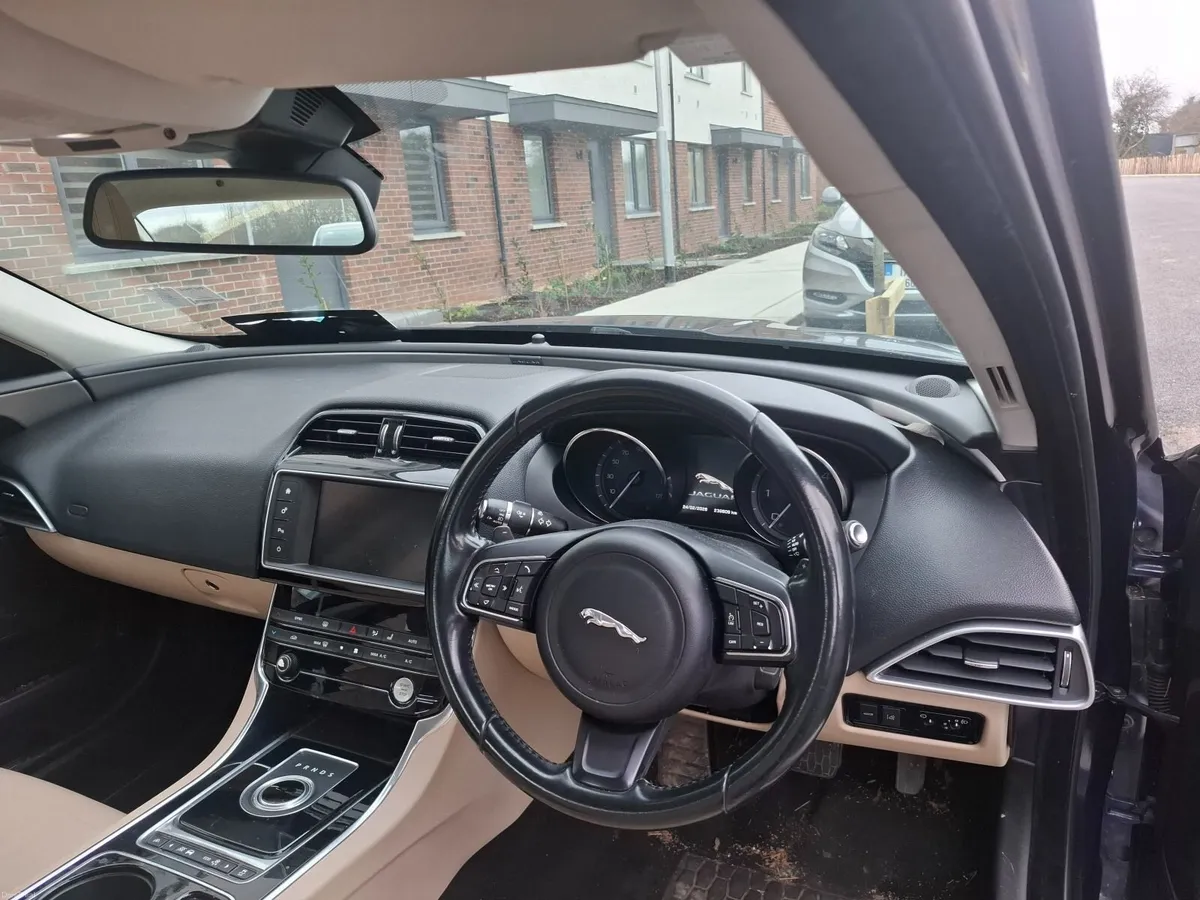 Jaguar XE 2016 - Image 1
