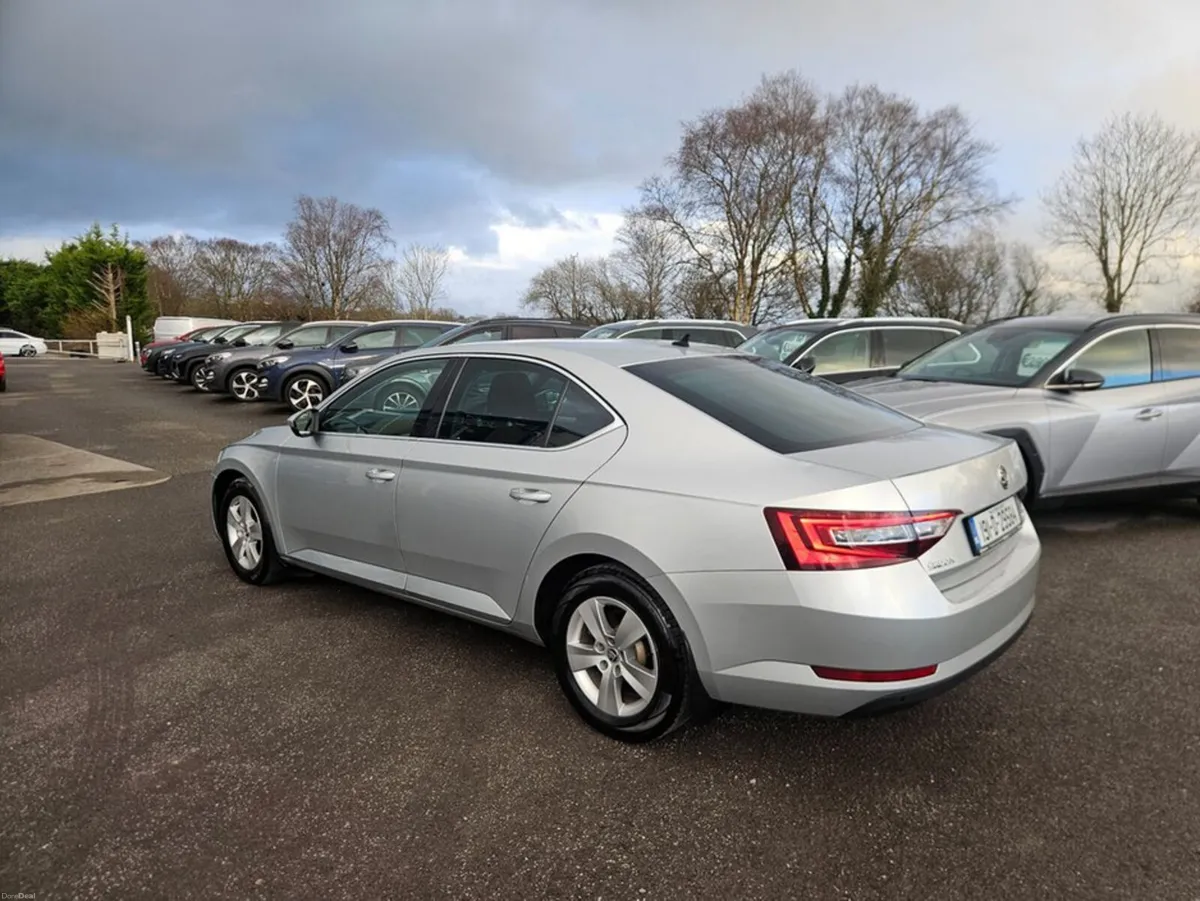 Skoda Superb STYLE 2.0tdi 150HP 4DR - Image 2