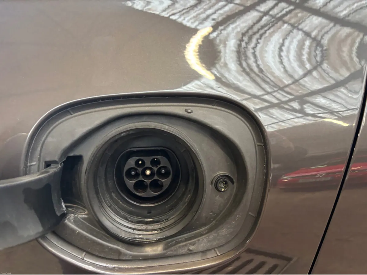 Volvo XC60 T6 PHEV PLUS DARK AWD 5DR AUTO - Image 3