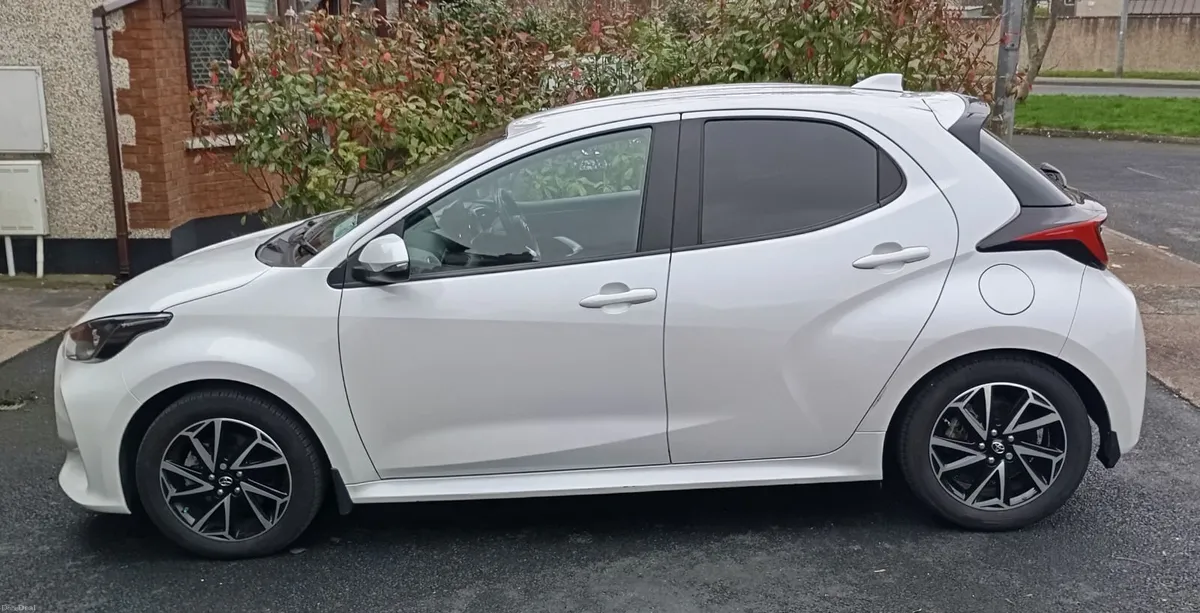 Toyota Yaris 2022 - Image 2