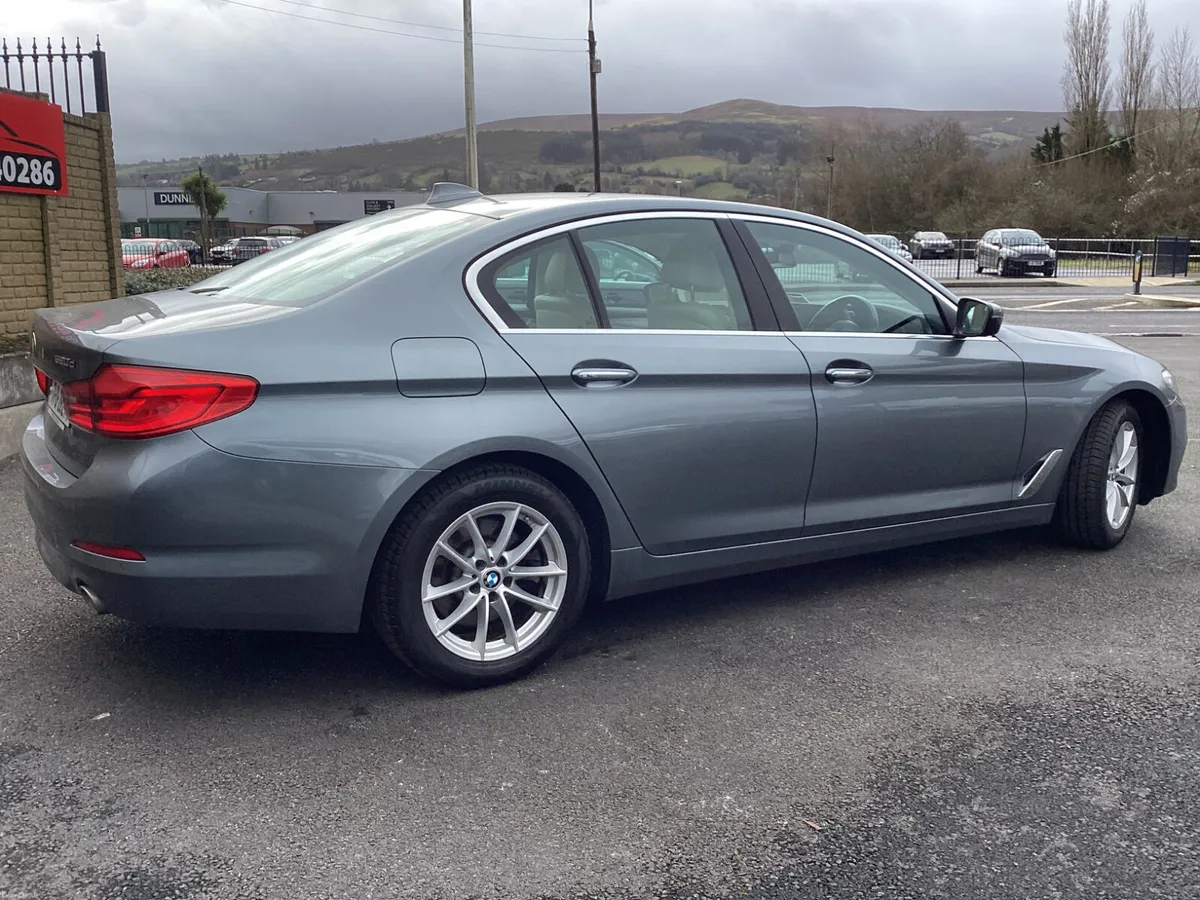 BMW 5-Series ** AUTOMATIC * SAT NAV - Image 4