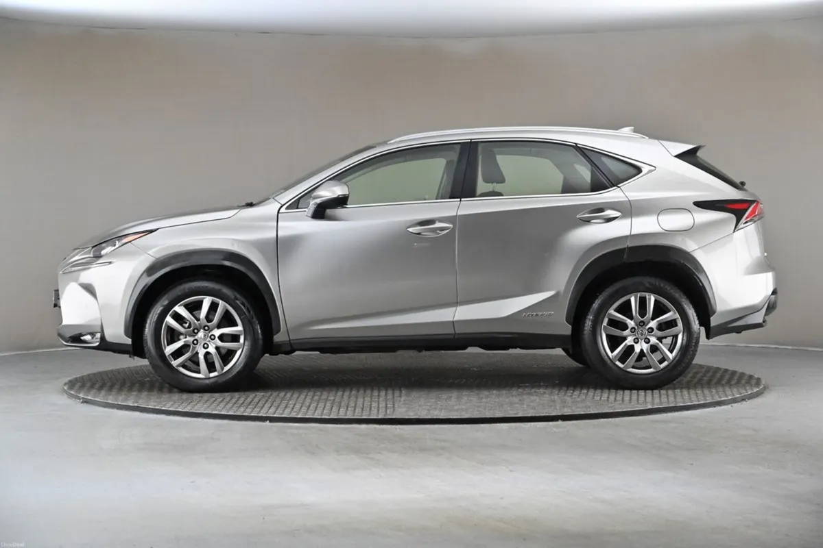 Lexus NX 2.5 HYBRID FWD DYNAMIC **FULL LEATHER** - Image 5