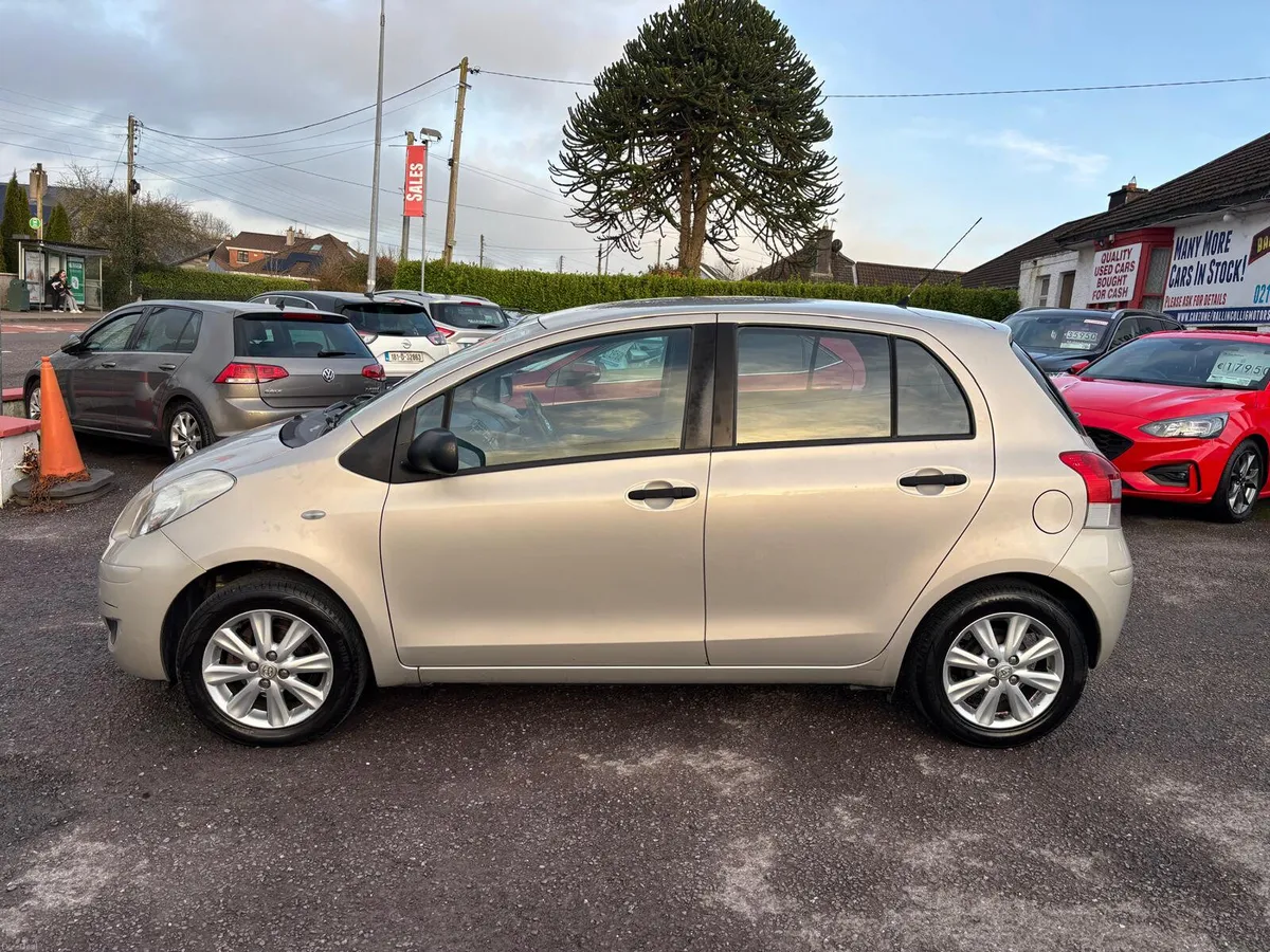 Toyota Yaris 2011  GREAT STARTER CAR - Image 3