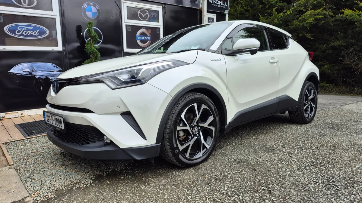 Toyota C-HR 1.8 Hybrid Low mileage & massive spec - Image 4