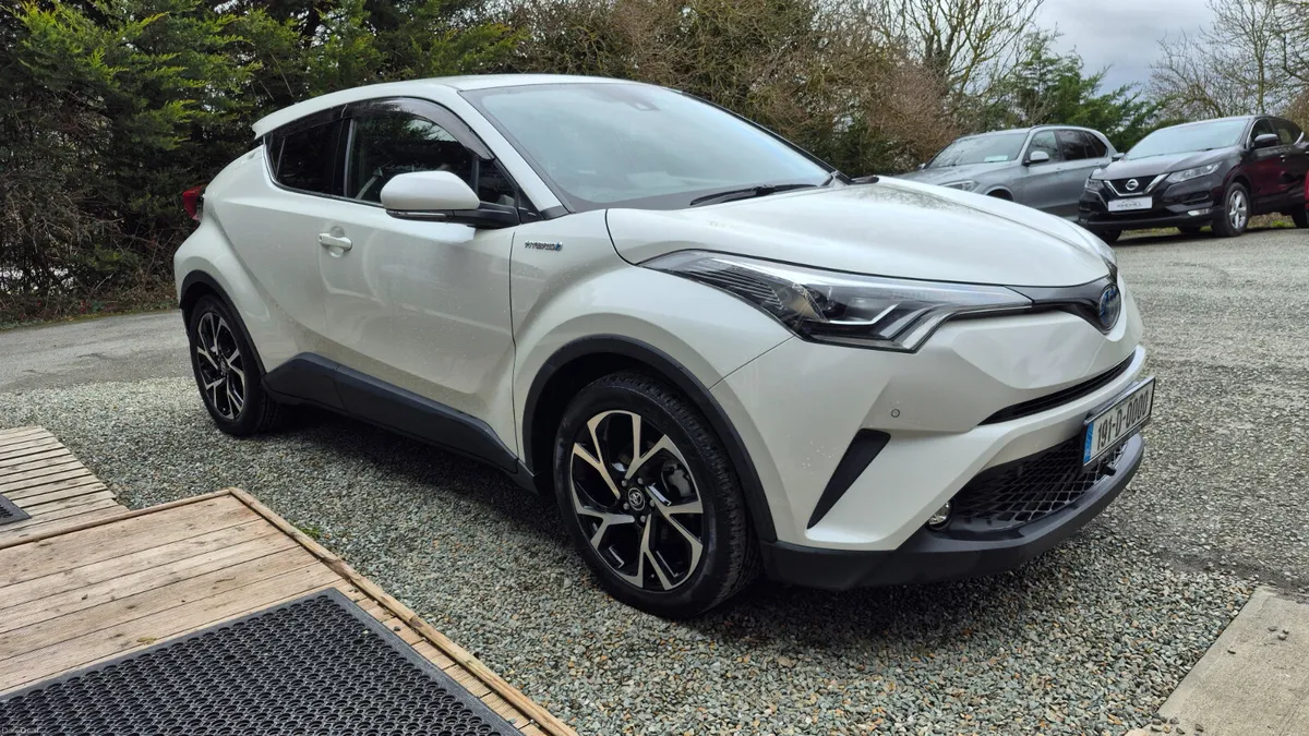 Toyota C-HR 1.8 Hybrid Low mileage & massive spec - Image 2