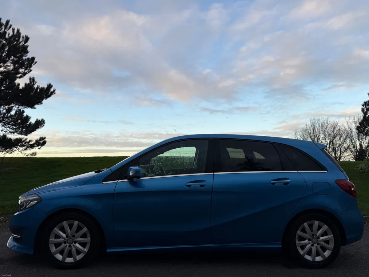 MERCEDES B180 Auto, Reversing Camera ,Heated Seats - Image 4