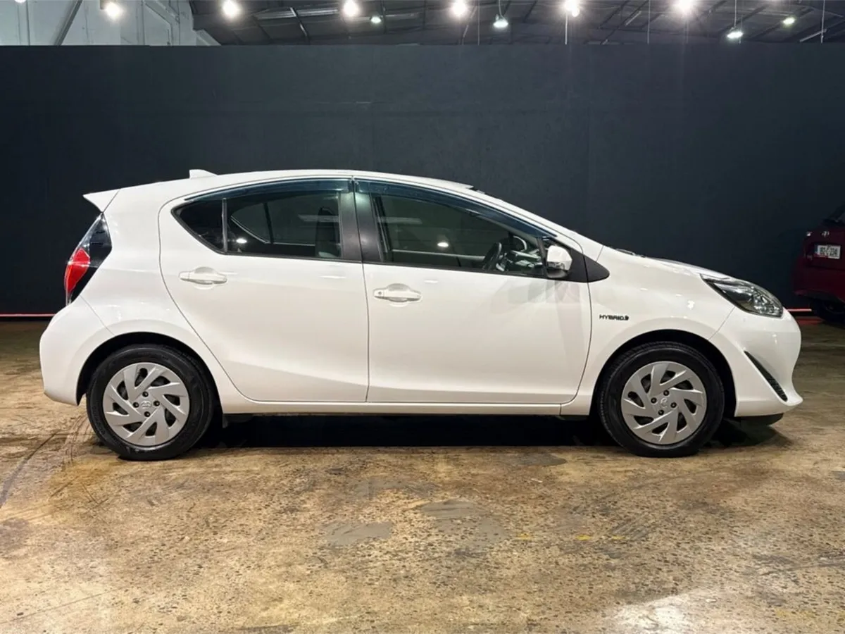 Toyota Aqua HYBRID AUTOMATIC 1.5L - REVERSE CAMERA - Image 3